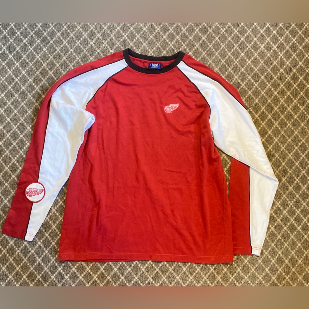 Detroit Red Wings NFL Red and White Long Sleeve Shirt, Size Large